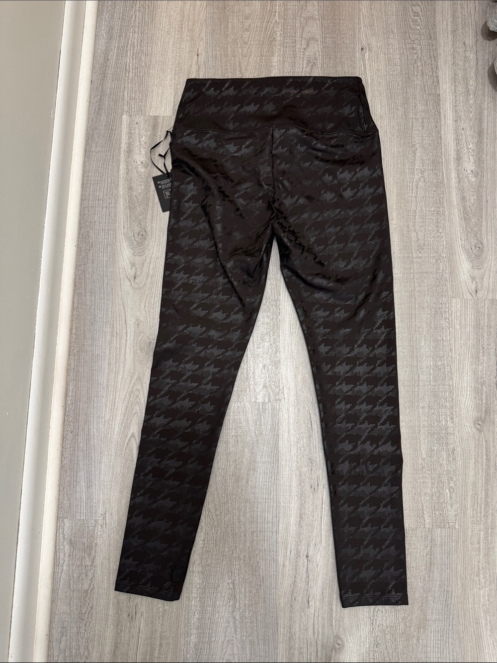 Simply Vera Wang Black Houndstooth Leggings - Picture 3 of 4